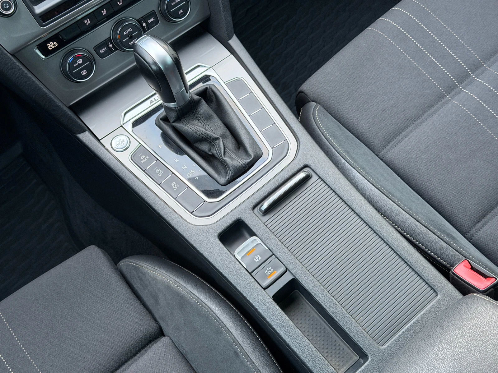 VW Passat Alltrack 2.0TDi 120 000km, снимка 10 - Автомобили и джипове - 56739385