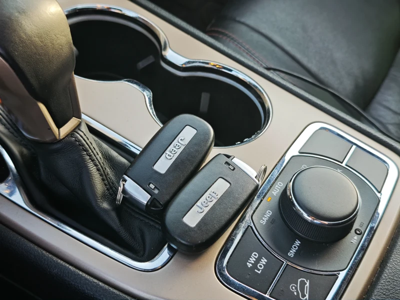 Jeep Grand cherokee 5.7 , 108000км с LPG, снимка 16 - Автомобили и джипове - 52663026