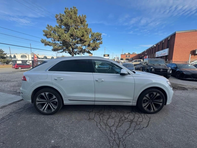 Audi Q8 * Technik * CARFAX * БЕЗ ПЪРВОНАЧАЛНА ВНОСКА, снимка 3 - Автомобили и джипове - 52772533