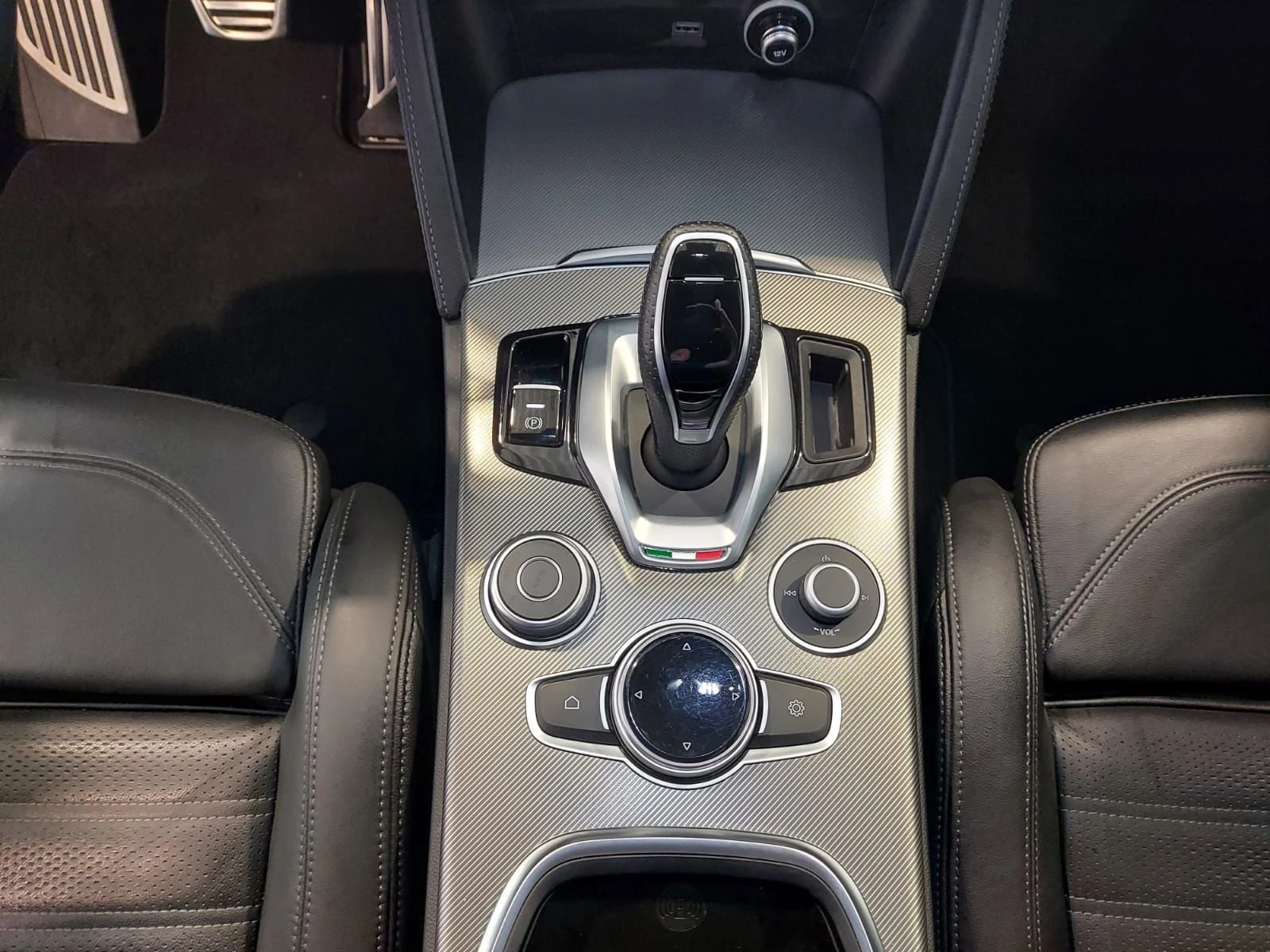 Alfa Romeo Stelvio 2.0/280HP/TURBO-16V/VELOCE/Q4/NAVI/CAM/290vpr | Mobile.bg   14