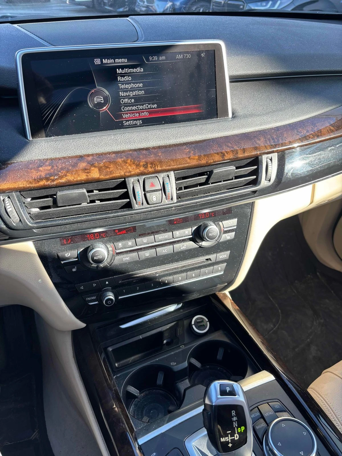 BMW X5 35D С РЕГИСТРАЦИЯ & АВТО КРЕДИТ, снимка 9 - Автомобили и джипове - 53734660