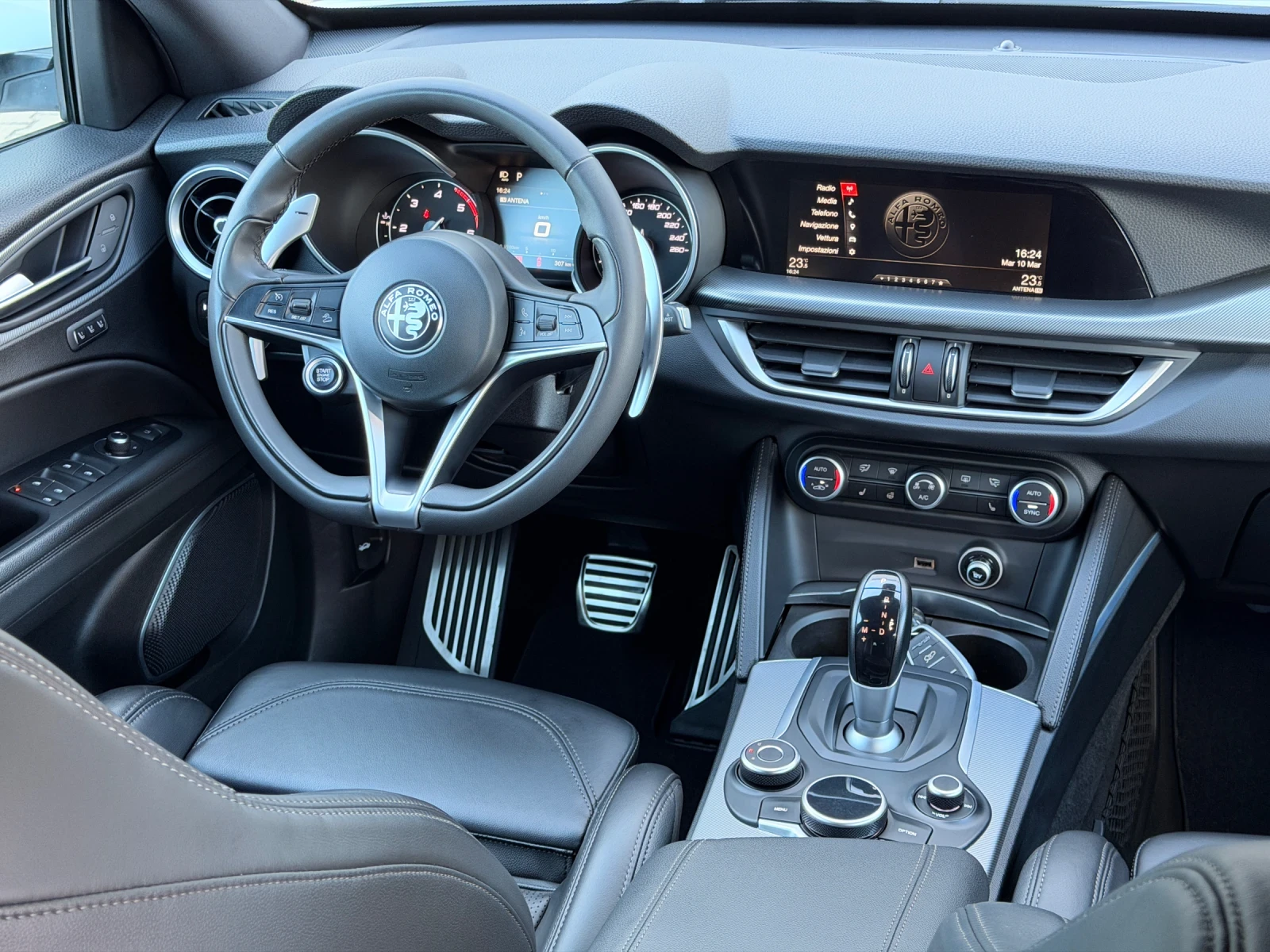 Alfa Romeo Stelvio Ti-2.2d-Q4-8ZF-РЕКАРО-ПОДГРЕВ-KEYLESS-КАТО-НОВ-ТОП, снимка 13 - Автомобили и джипове - 53786330