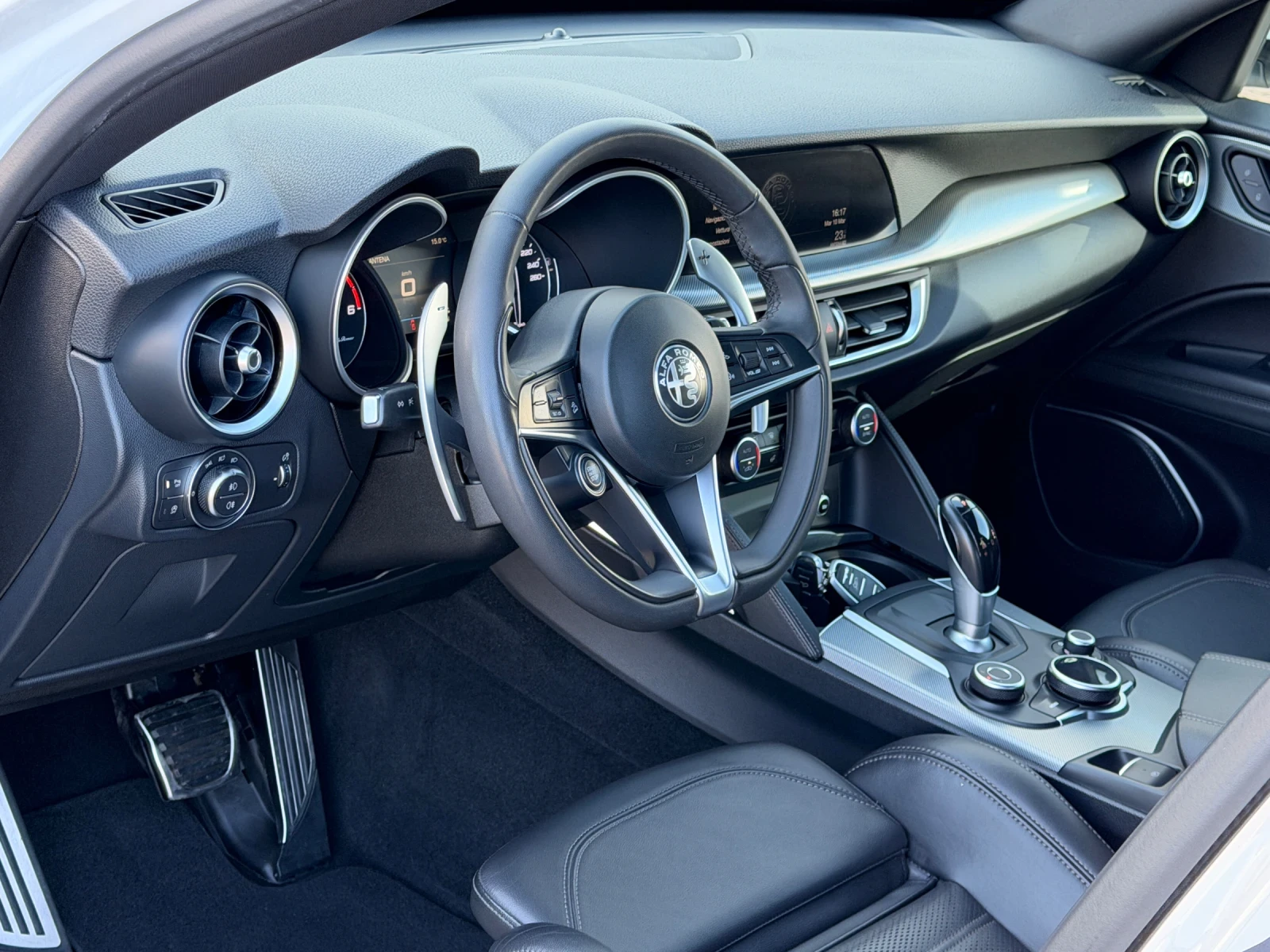 Alfa Romeo Stelvio Ti-2.2d-Q4-8ZF-РЕКАРО-ПОДГРЕВ-KEYLESS-КАТО-НОВ-ТОП, снимка 10 - Автомобили и джипове - 53786330