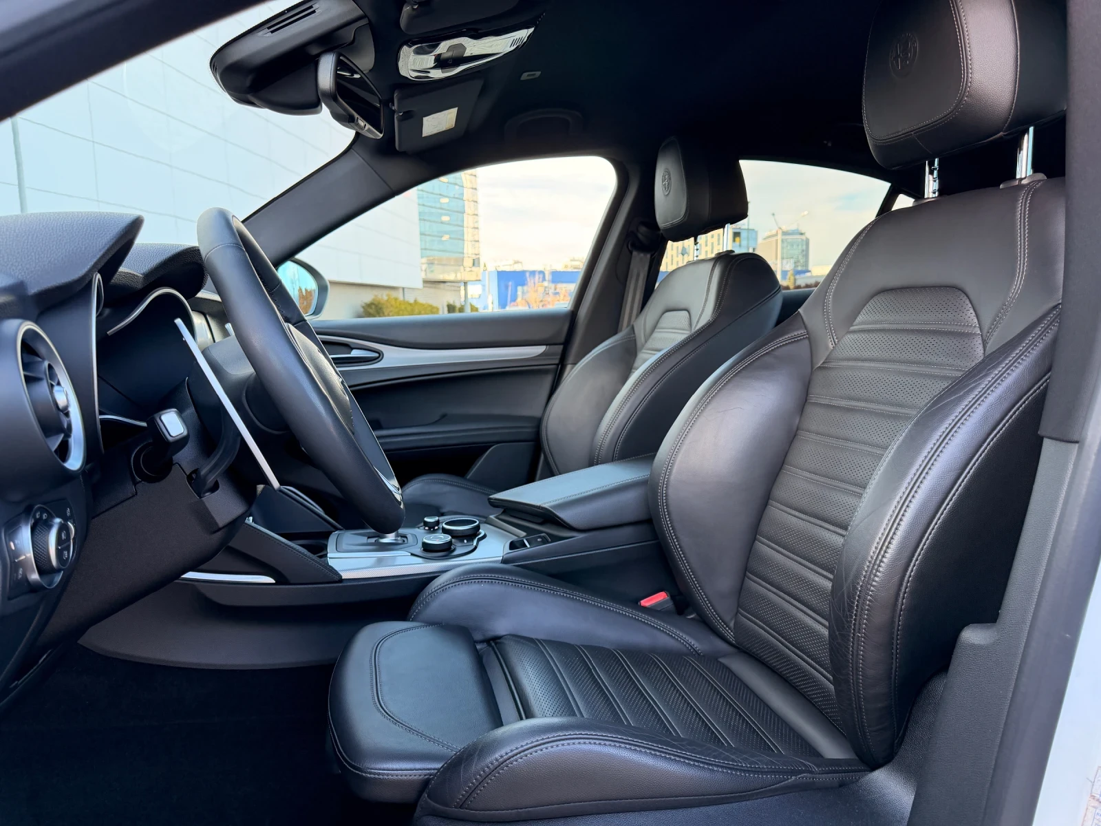 Alfa Romeo Stelvio Ti-2.2d-Q4-8ZF-РЕКАРО-ПОДГРЕВ-KEYLESS-КАТО-НОВ-ТОП, снимка 11 - Автомобили и джипове - 53786330