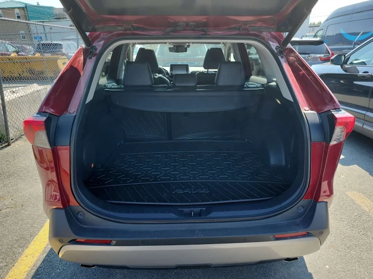 Toyota Rav4 LIMITED/CARFAX/Кожа/Подгрев/Шибедах, снимка 14 - Автомобили и джипове - 55707659