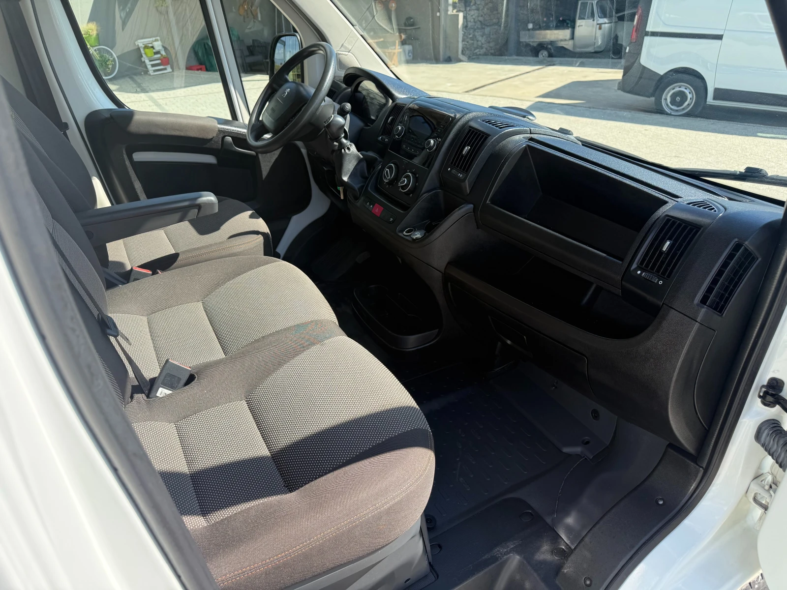 Peugeot Boxer 2.2HDI 3.10м. Климатик Euro 6D , снимка 10 - Бусове и автобуси - 56293955