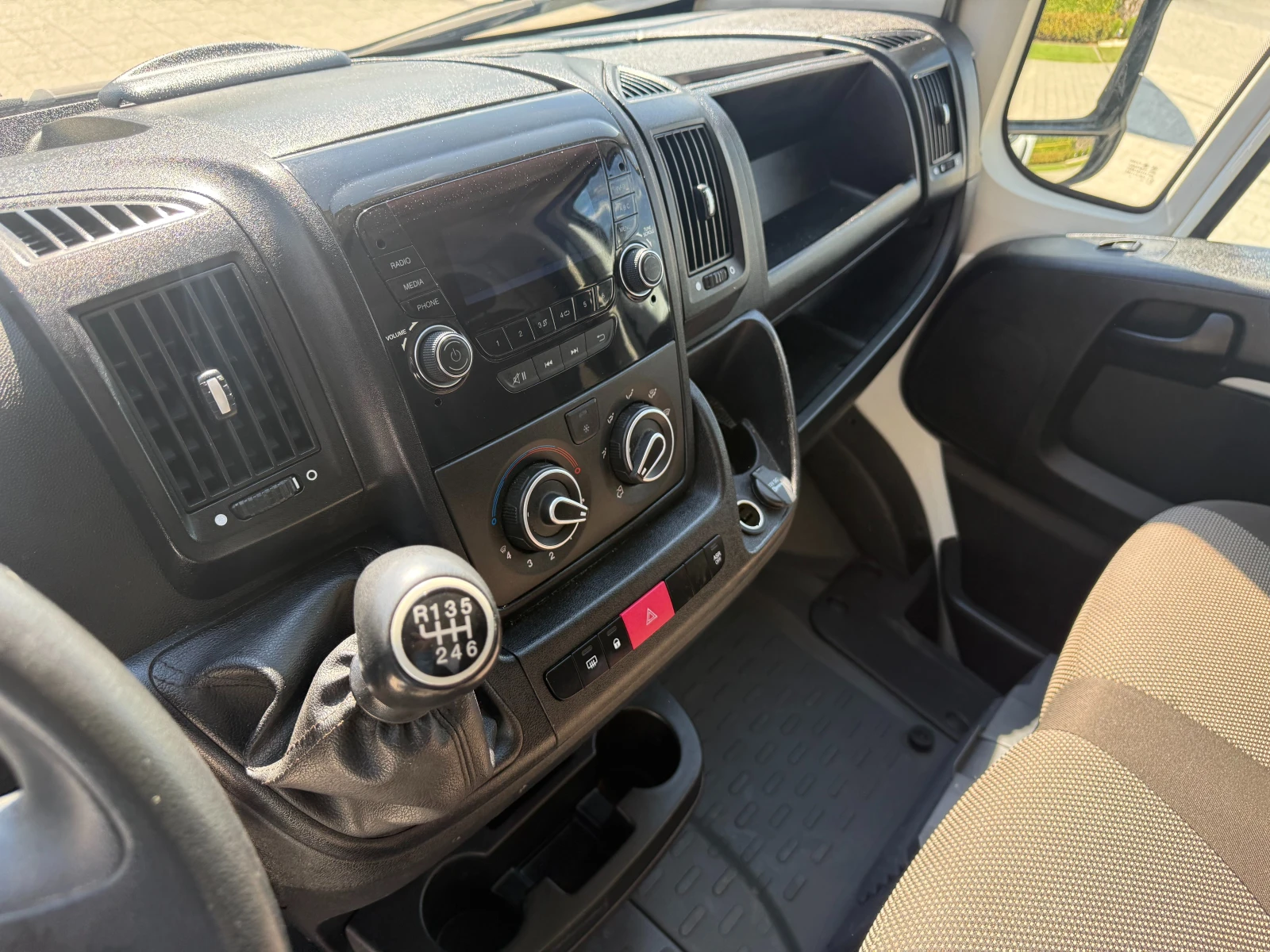 Peugeot Boxer 2.2HDI 3.10м. Климатик Euro 6D , снимка 14 - Бусове и автобуси - 56293955
