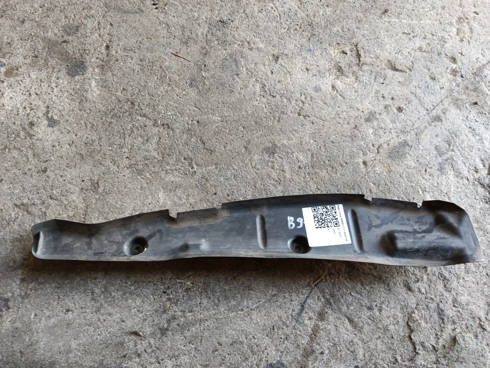 кора лява 8W0821111 Audi A4