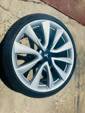 Гуми с джанти Pirelli 235/35R20, снимка 1