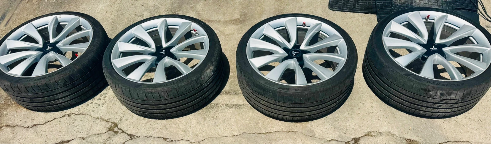 Гуми с джанти Pirelli 235/35R20, снимка 2 - Гуми и джанти - 54690730