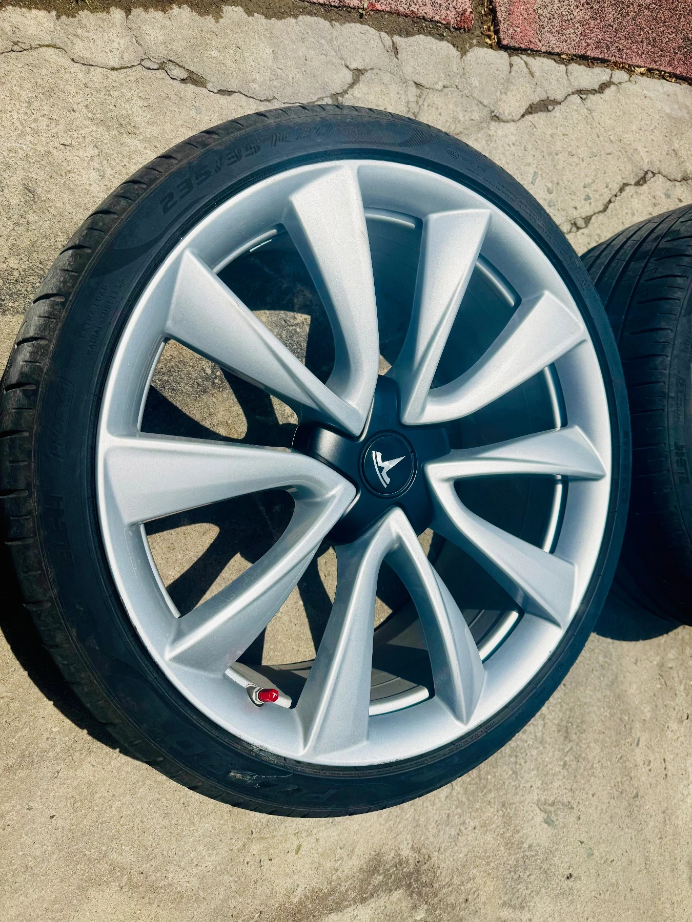 Гуми с джанти Pirelli 235/35R20, снимка 3 - Гуми и джанти - 54690730