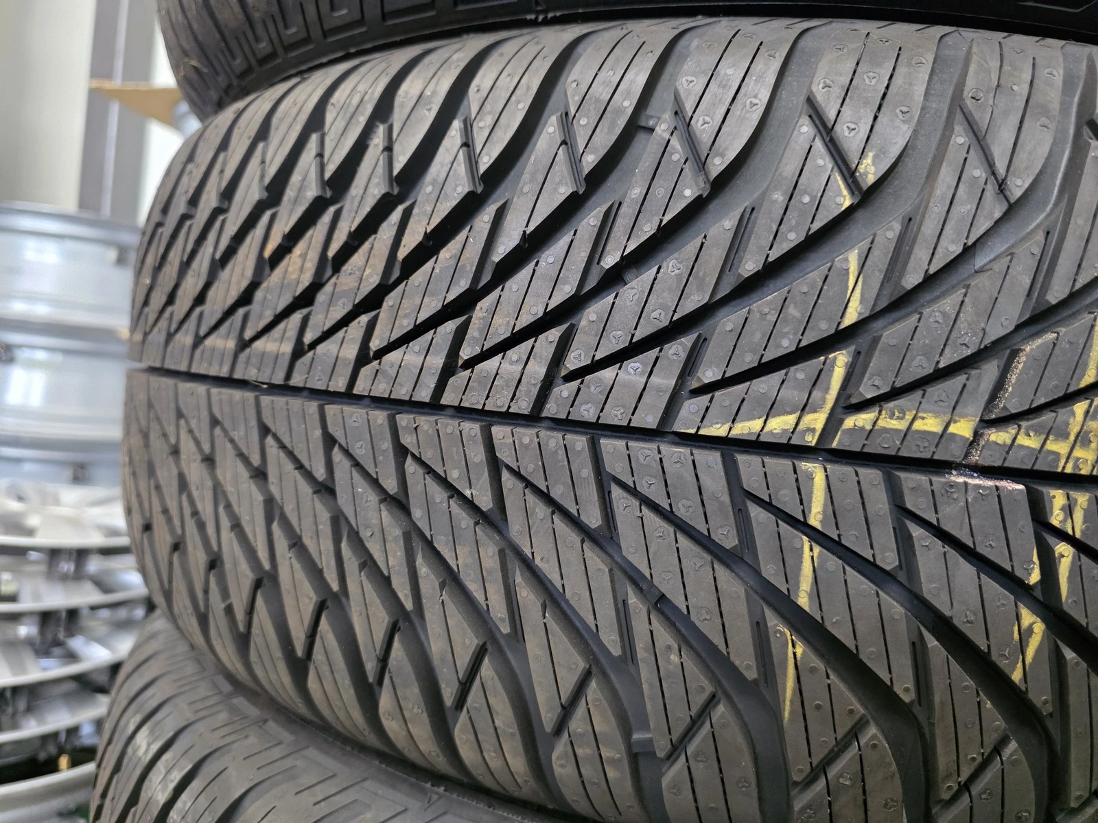 ���� 235/60R16 | Mobile.bg � ����������� 2