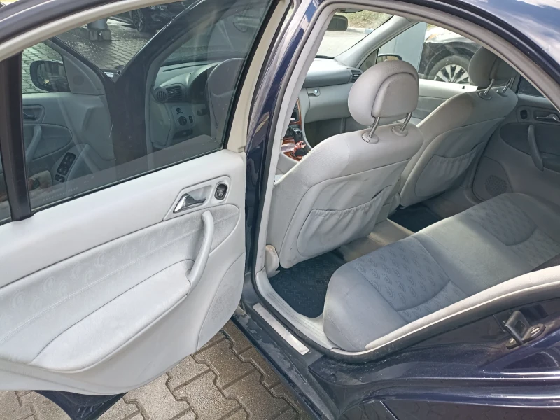 Mercedes-Benz C 200 2.0 компресор, снимка 6 - Автомобили и джипове - 52635562