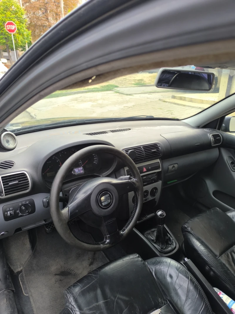 Seat Leon 1.8t, снимка 3 - Автомобили и джипове - 52680317