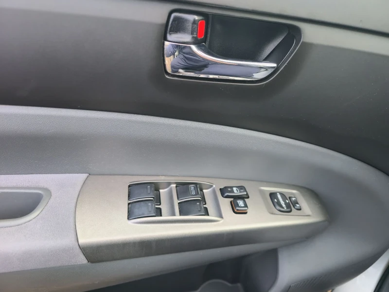 Toyota Auris 1.5I hibrid, снимка 16 - Автомобили и джипове - 53183214