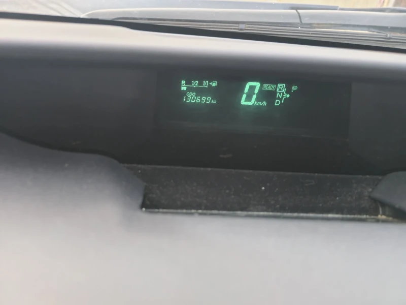 Toyota Auris 1.5I hibrid, снимка 13 - Автомобили и джипове - 53183214