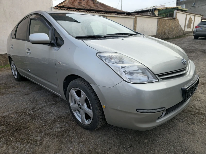 Toyota Auris 1.5I hibrid, снимка 3 - Автомобили и джипове - 53183214