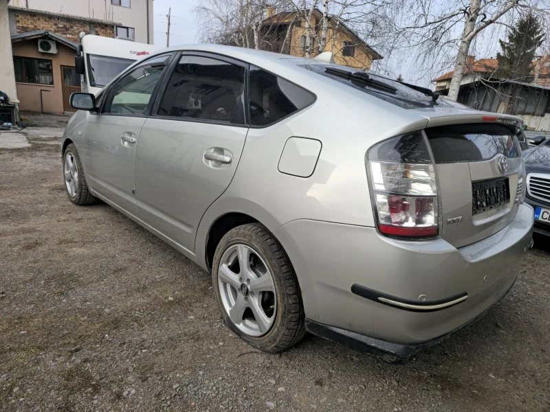 Toyota Auris 1.5I hibrid, снимка 4 - Автомобили и джипове - 53183214