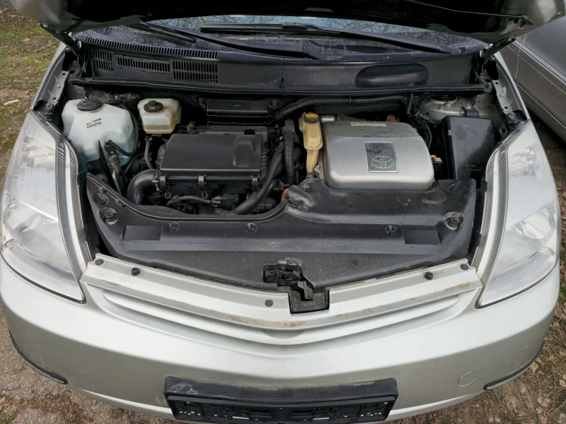 Toyota Auris 1.5I hibrid, снимка 17 - Автомобили и джипове - 53183214