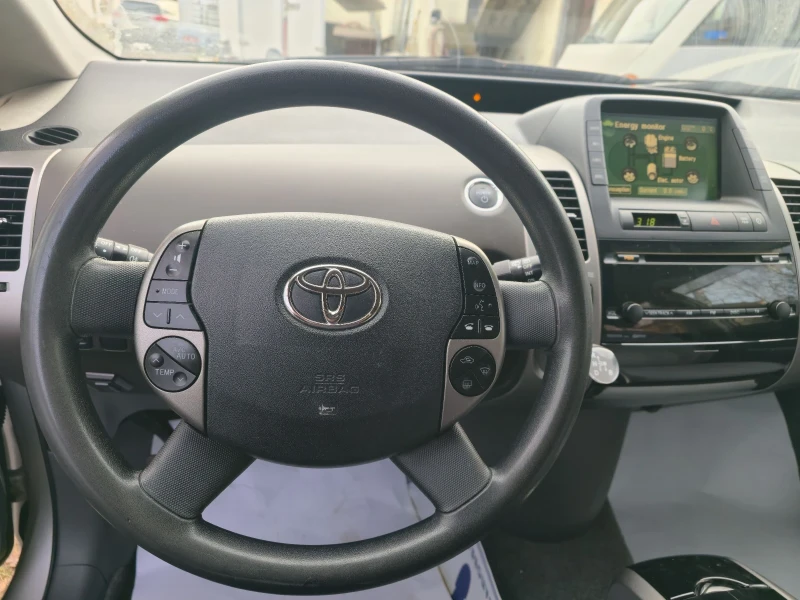 Toyota Auris 1.5I hibrid, снимка 14 - Автомобили и джипове - 53183214