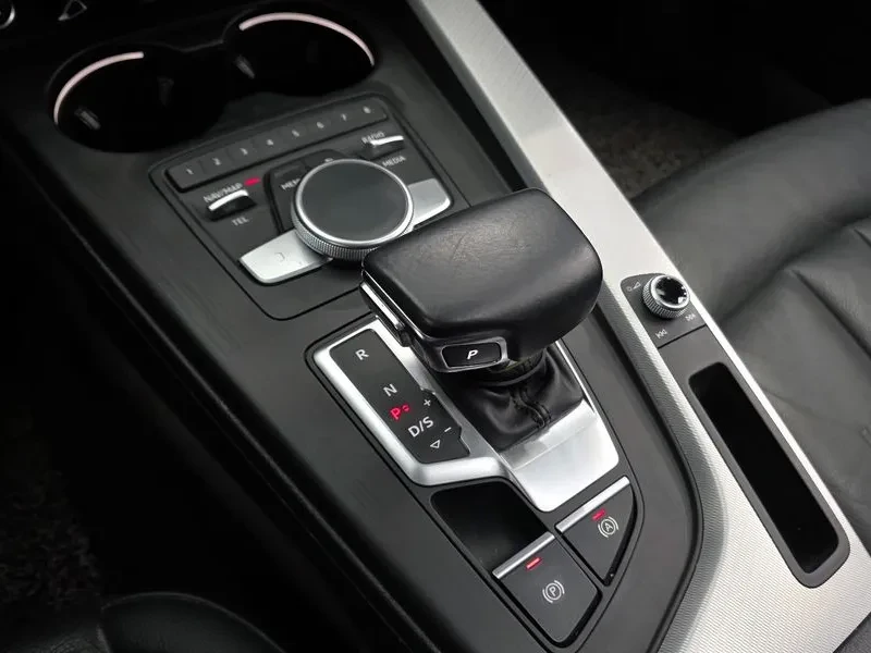 Audi A4 2.0 Tdi Premium, снимка 9 - Автомобили и джипове - 53681699