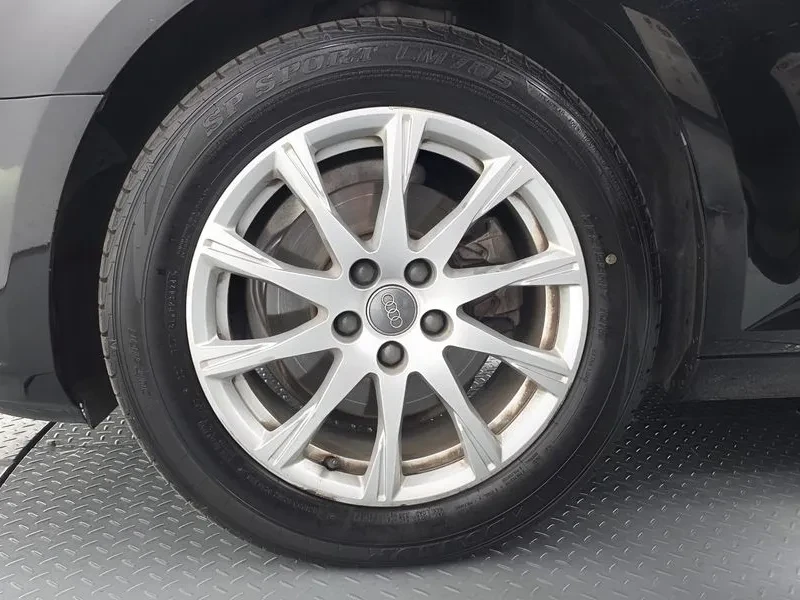 Audi A4 2.0 Tdi Premium, снимка 5 - Автомобили и джипове - 53681699