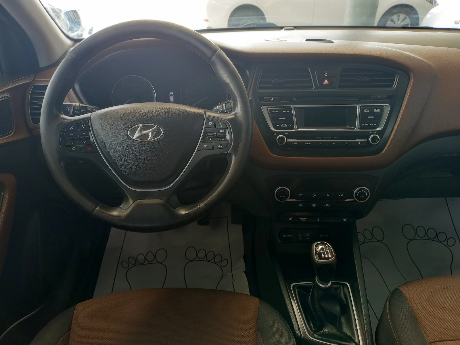 Hyundai I20 1.4 CRDi PANORAMA LED EURO6 - изображение 10