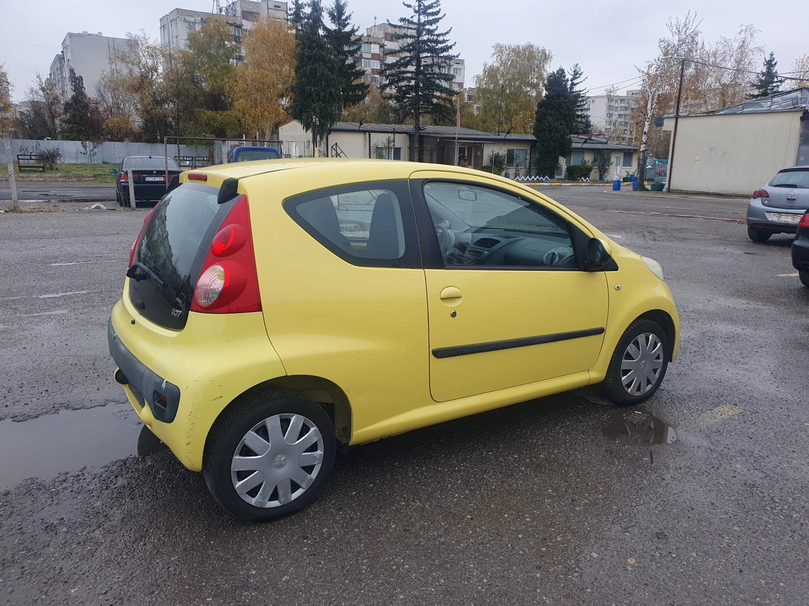 Peugeot 107 1.0 - изображение 4