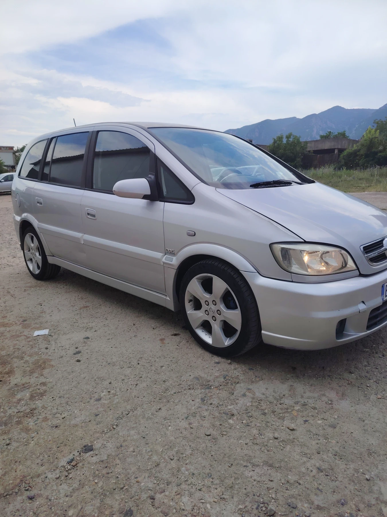Opel Zafira OPC - изображение 6
