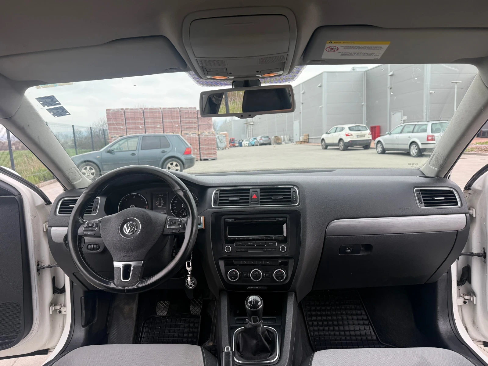 VW Jetta 1.6TDI, снимка 12 - Автомобили и джипове - 54179556