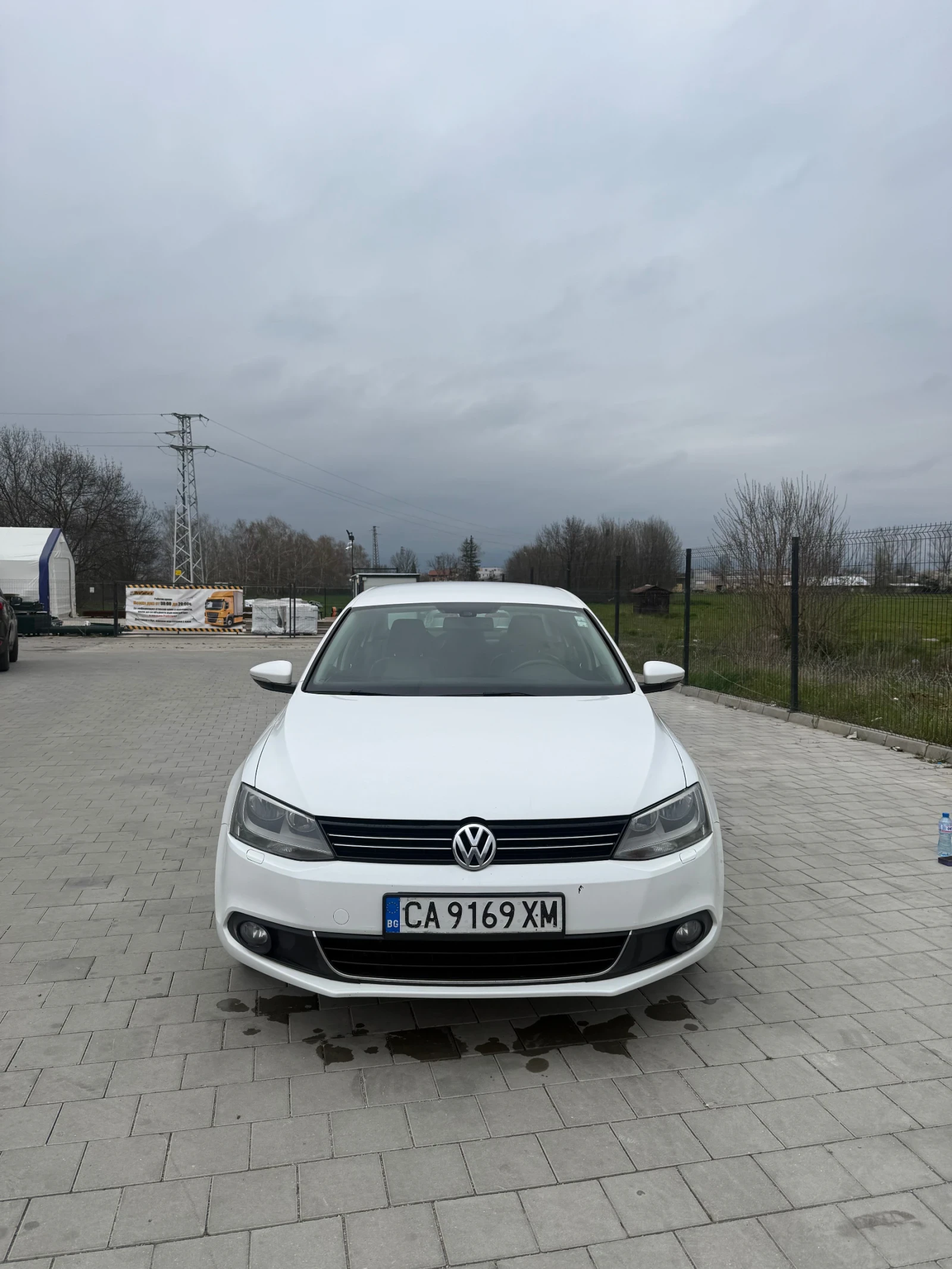 VW Jetta 1.6TDI, снимка 3 - Автомобили и джипове - 54179556