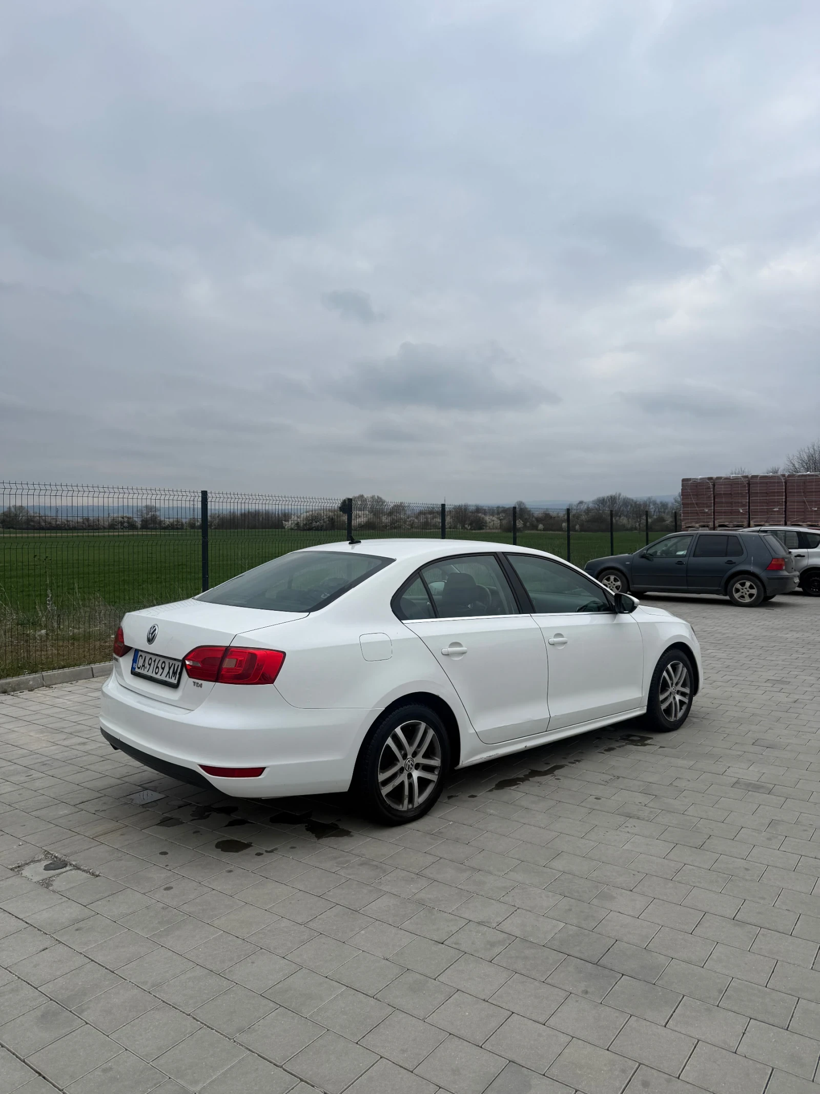VW Jetta 1.6TDI, снимка 5 - Автомобили и джипове - 54179556