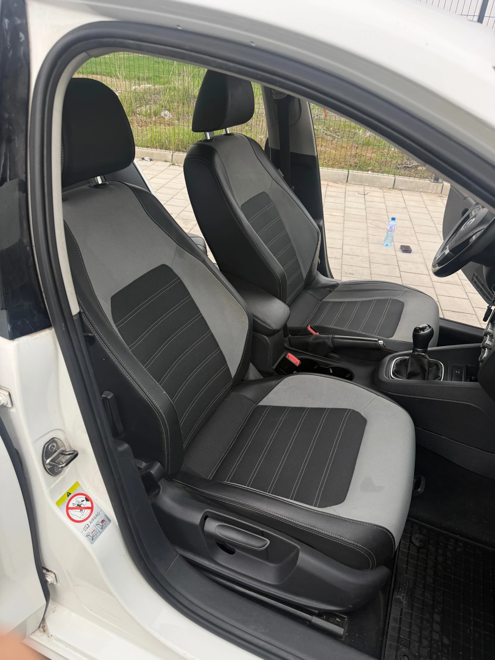 VW Jetta 1.6TDI, снимка 8 - Автомобили и джипове - 54179556