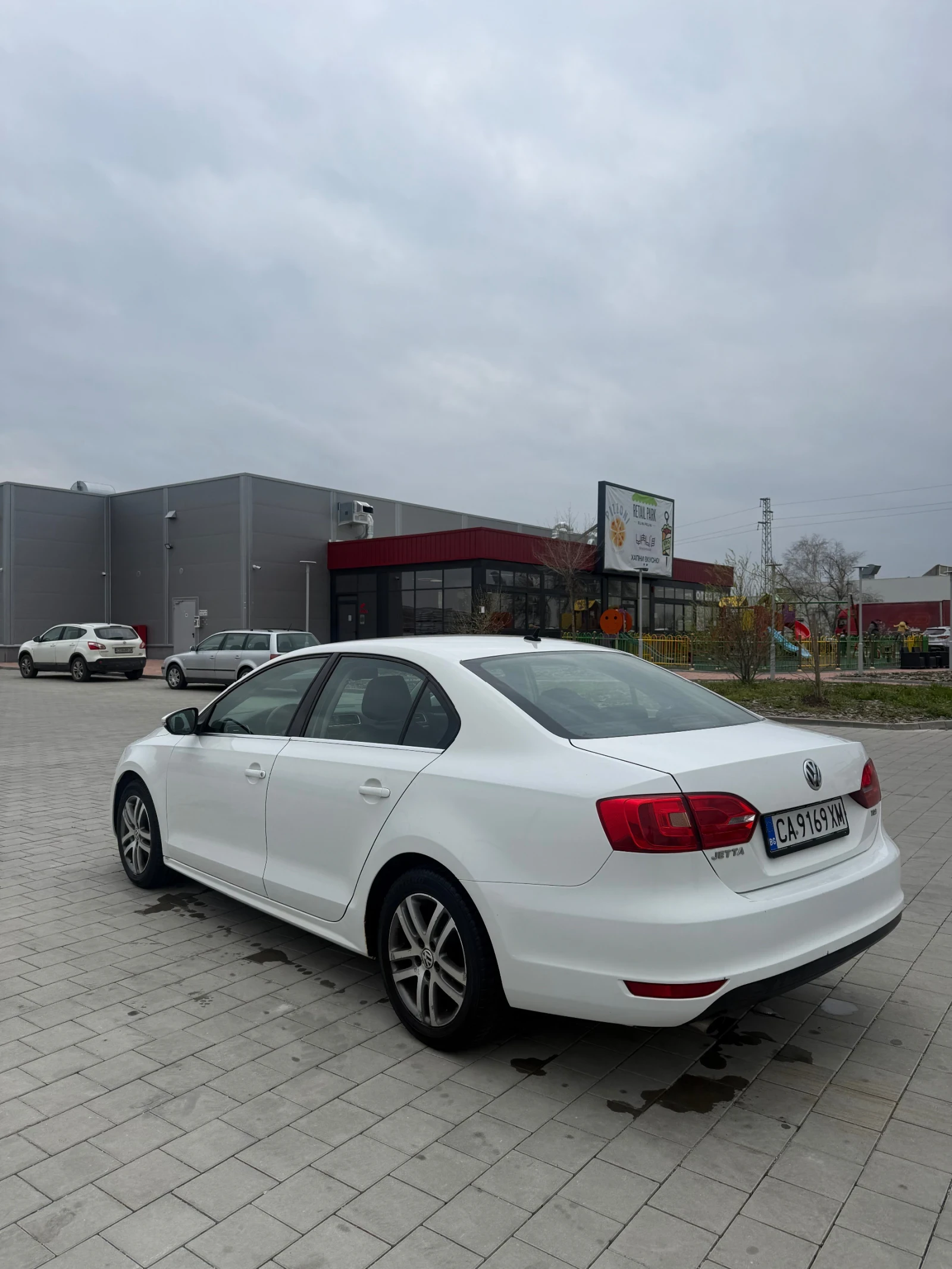 VW Jetta 1.6TDI, снимка 6 - Автомобили и джипове - 54179556