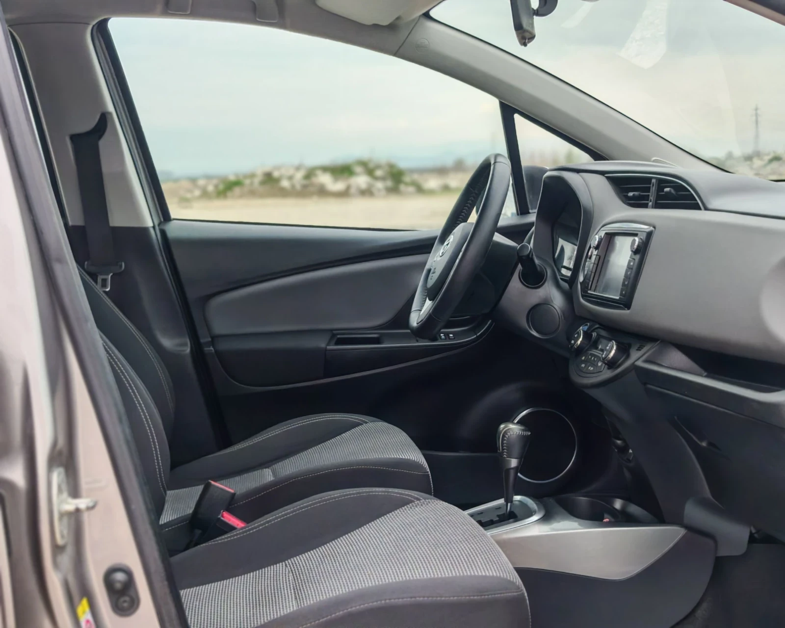 Toyota Yaris 1.5 100 �.�. ������!�������!  | Mobile.bg � ����������� 10