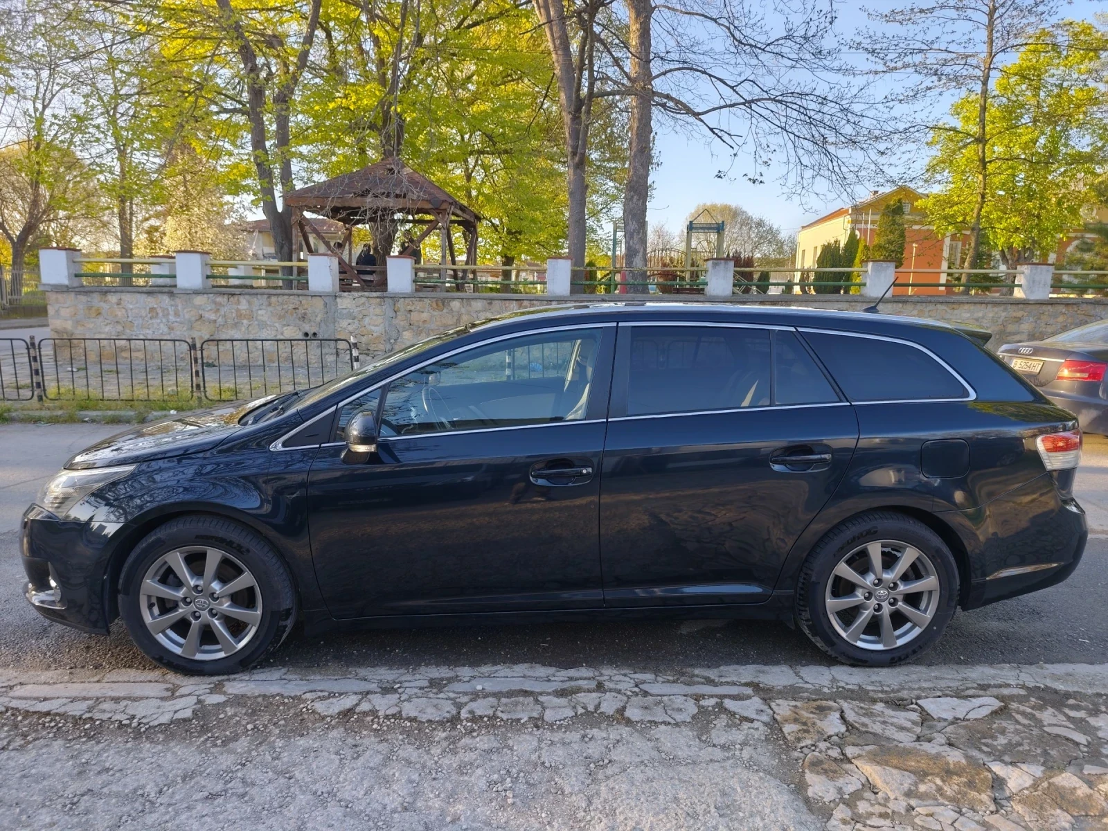 Toyota Avensis 2.0D4D 124k.c. ОТЛИЧНА, FACELIFT, Фулл Екстри, , снимка 4 - Автомобили и джипове - 54568354