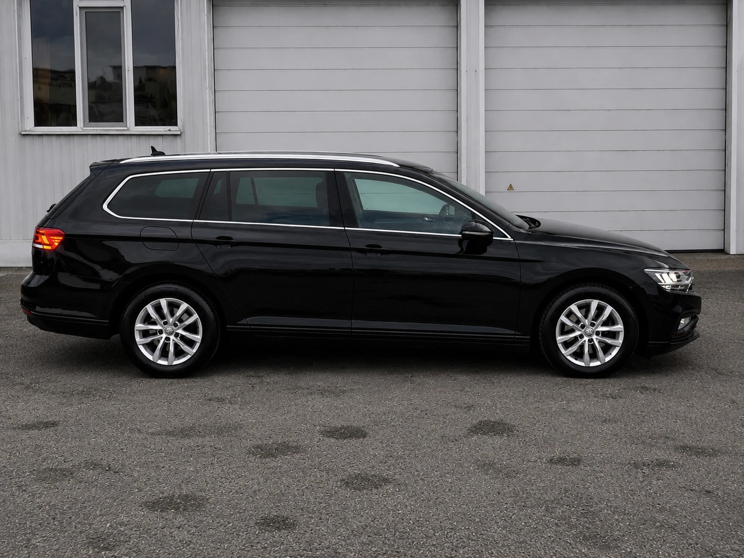 VW Passat 2.0 TDI-150кс-Facelift-Автомат-Дигитално табло-Лед, снимка 7 - Автомобили и джипове - 54669944