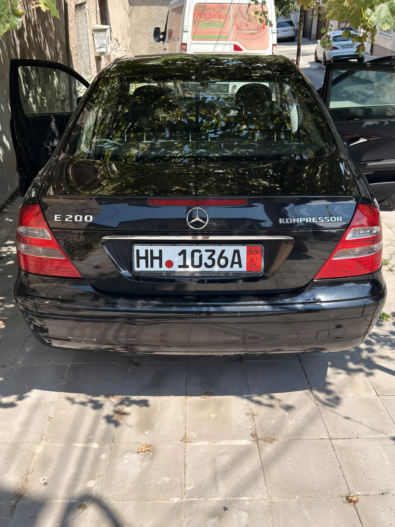 Mercedes-Benz E 200, снимка 15 - Автомобили и джипове - 55249754