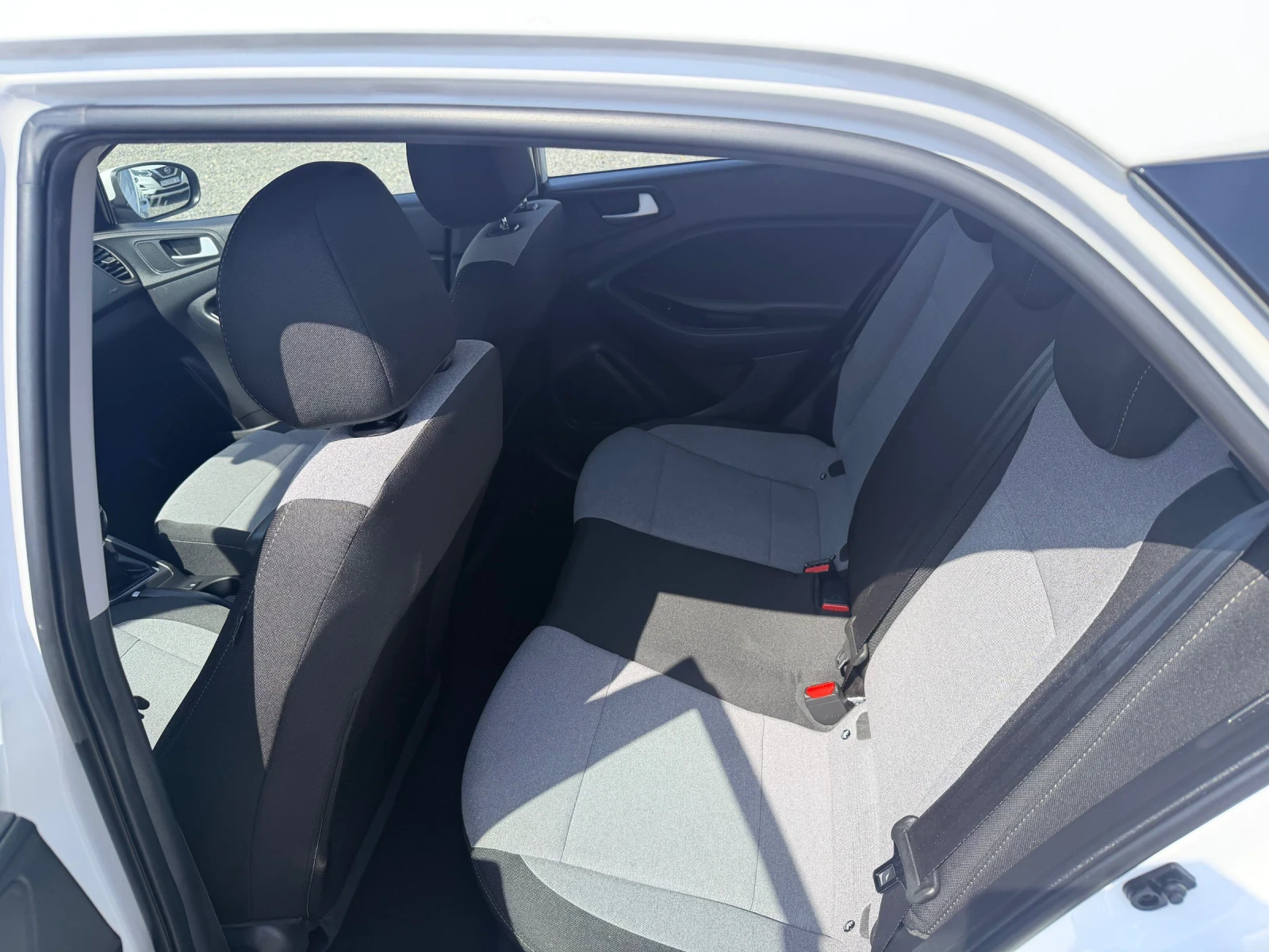 Hyundai I20 1.0 Navi * Camera * Climatronic, снимка 8 - Автомобили и джипове - 55943404