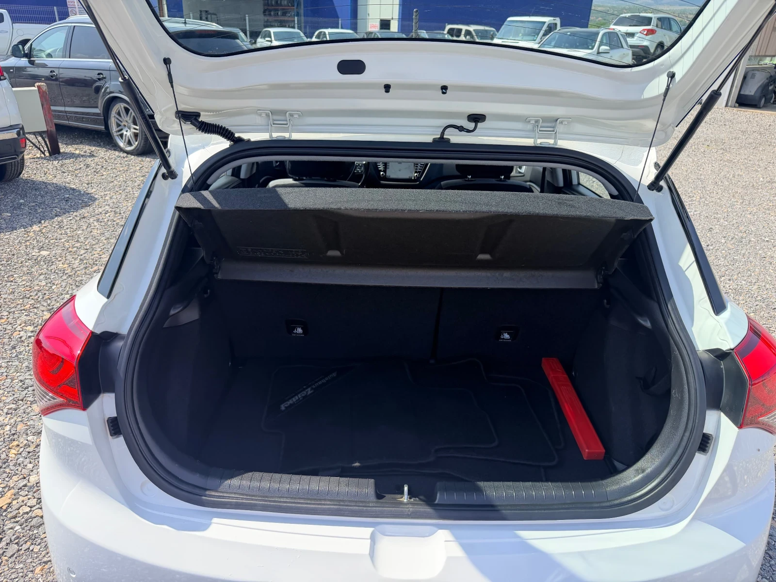 Hyundai I20 1.0 Navi * Camera * Climatronic, снимка 7 - Автомобили и джипове - 55943404