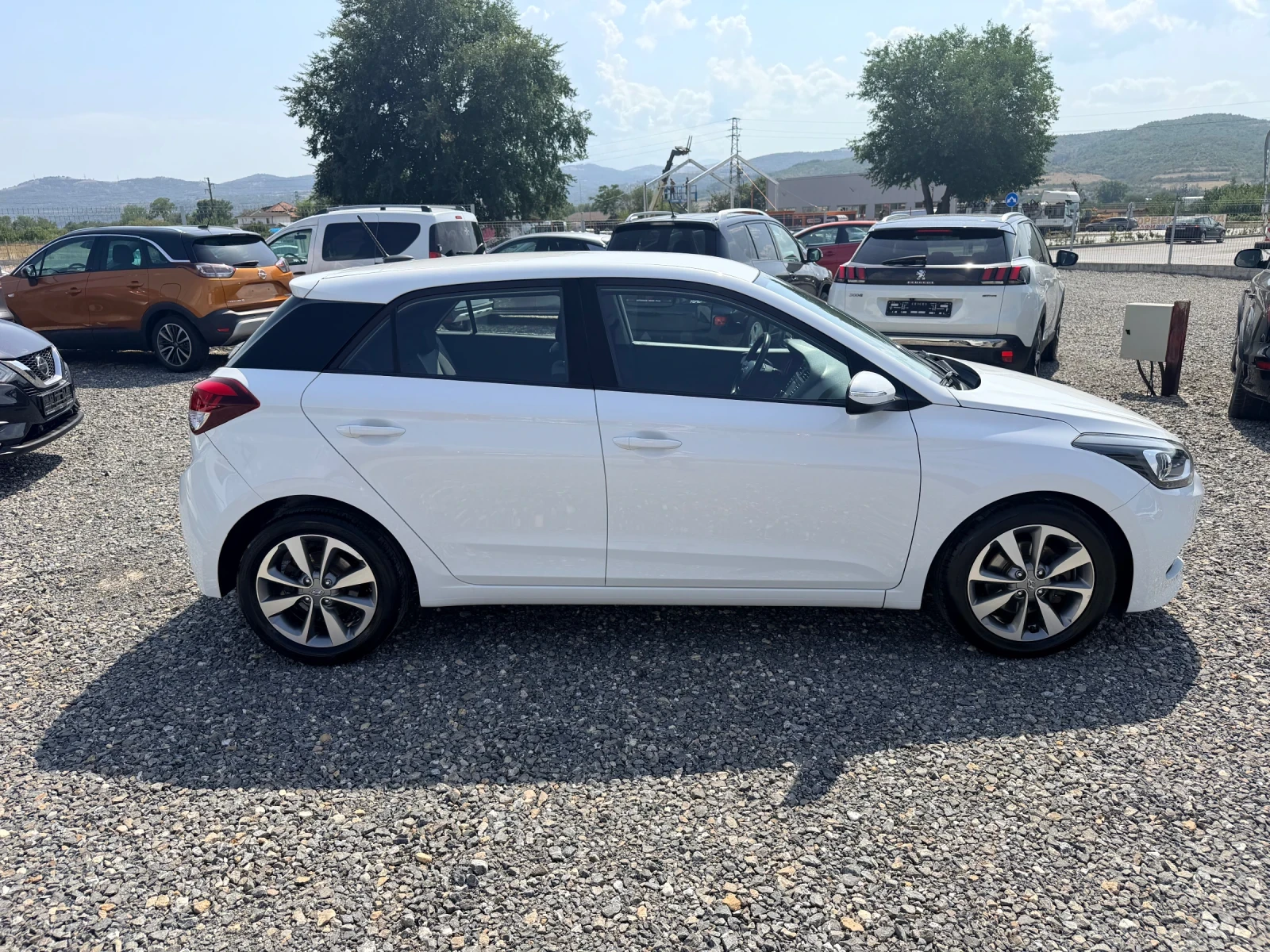Hyundai I20 1.0 Navi * Camera * Climatronic, снимка 6 - Автомобили и джипове - 55943404