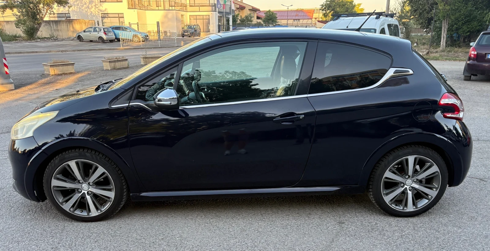 Peugeot 208 XY, снимка 2 - Автомобили и джипове - 56081004