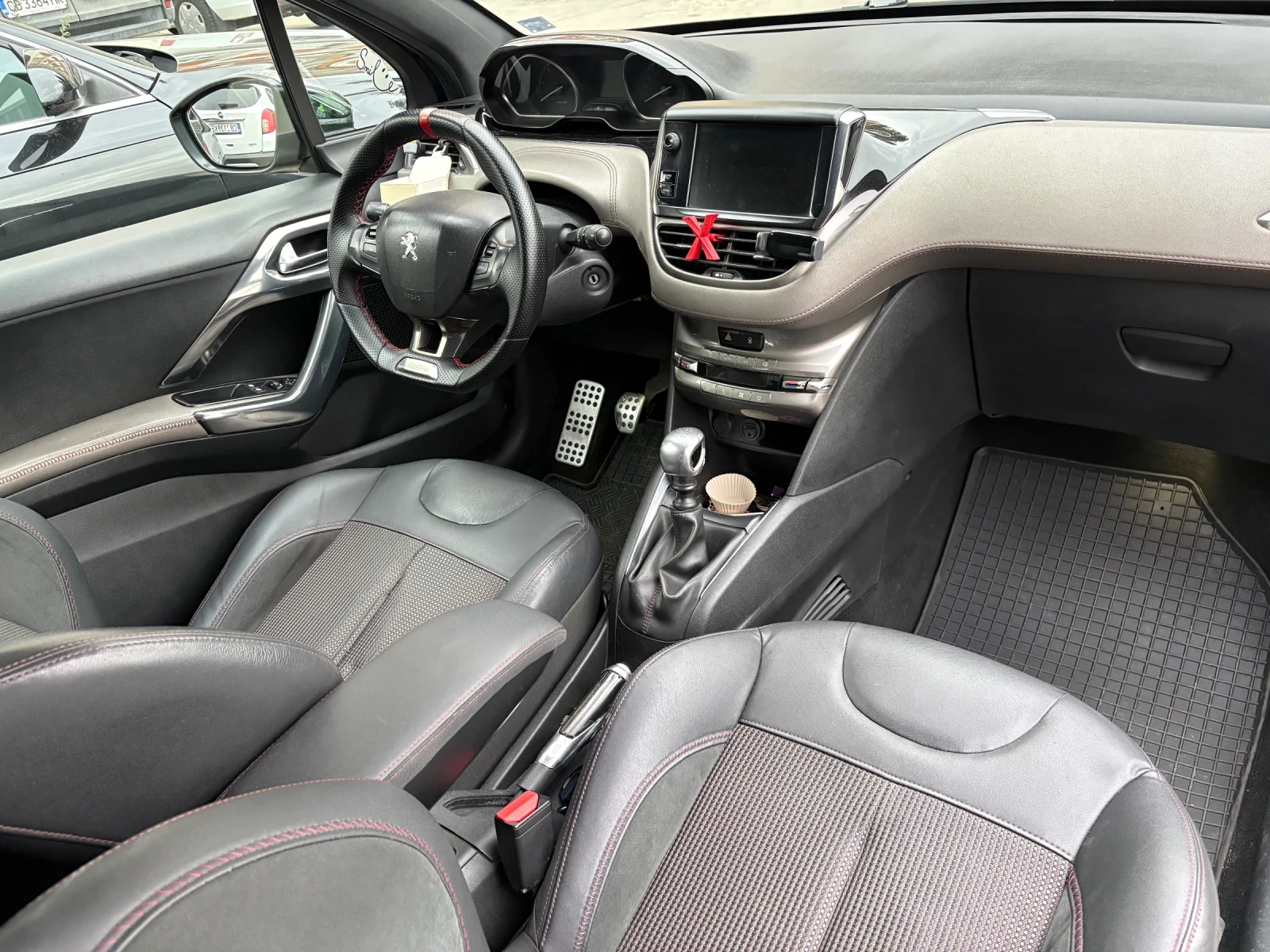 Peugeot 208 XY, снимка 9 - Автомобили и джипове - 56081004
