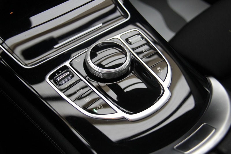 Mercedes-Benz GLC 220 4Matic /LED/DYNAMIC/Navi/Подгрев, снимка 9 - Автомобили и джипове - 39798838