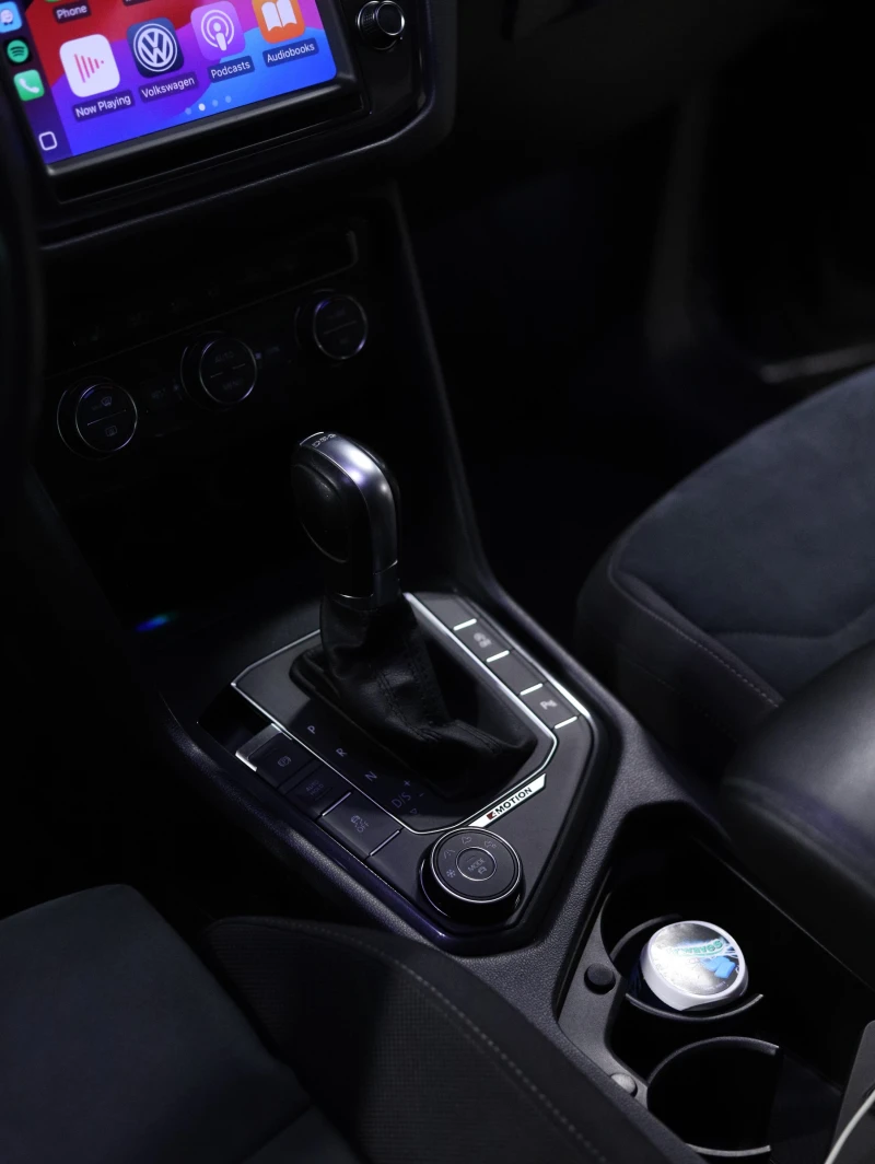 VW Tiguan, снимка 12 - Автомобили и джипове - 52650638