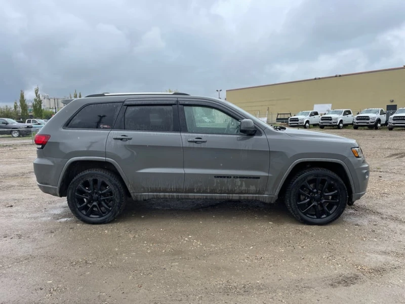 Jeep Grand cherokee * Altitude * CARFAX * БЕЗ ПЪРВОНАЧАЛНА ВНОСКА, снимка 3 - Автомобили и джипове - 52681493