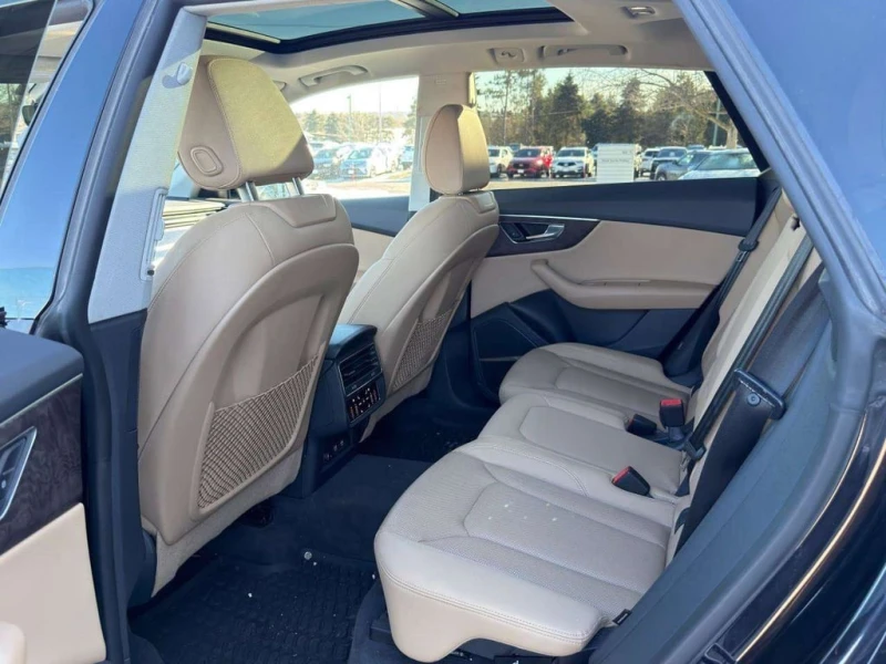 Audi Q8 * Premium * CARFAX * БЕЗ ПЪРВОНАЧАЛНА ВНОСКА, снимка 8 - Автомобили и джипове - 53248415