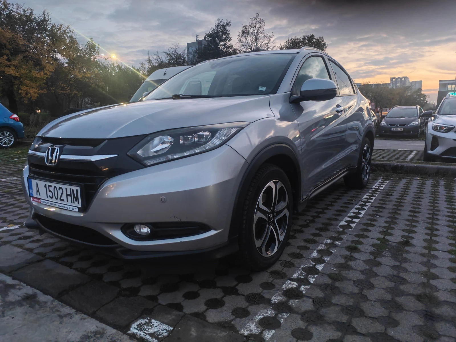 Honda Hr-v 1.5 I-VTEC Executive, панорамен покрив, автоматик - изображение 4