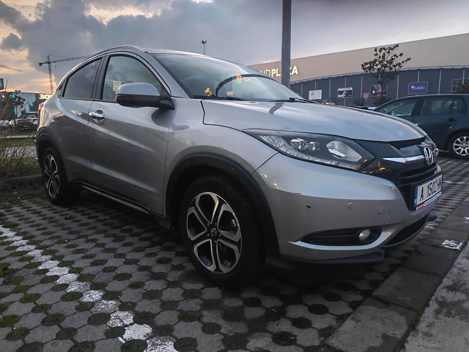 Honda Hr-v 1.5 I-VTEC Executive, панорамен покрив, автоматик - изображение 6