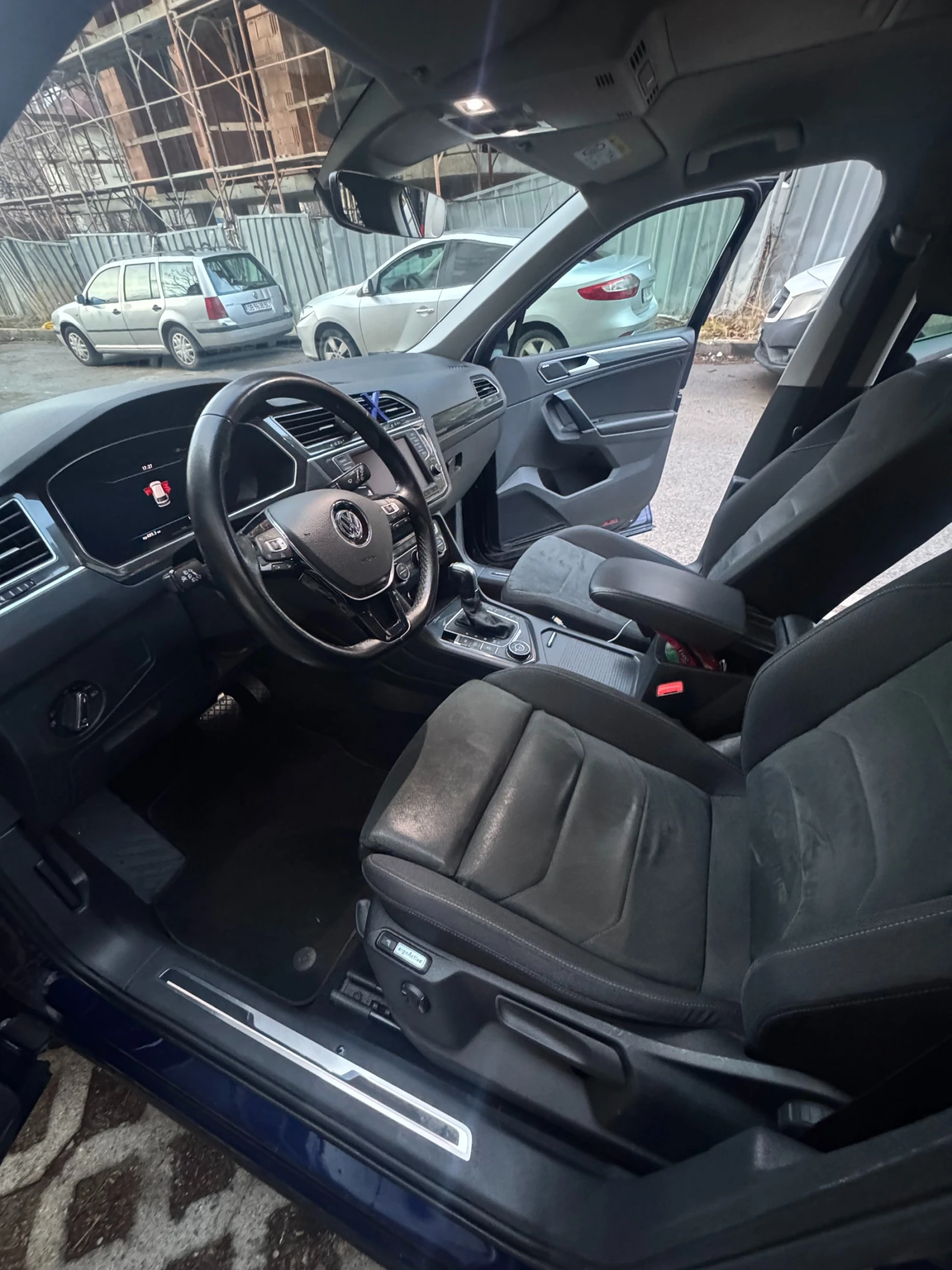 VW Tiguan, снимка 16 - Автомобили и джипове - 53775073